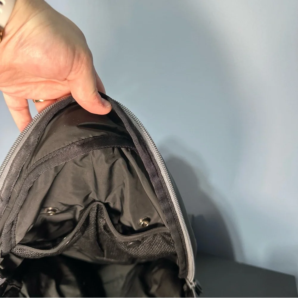 Y-3 Yohji Yamamoto futuristic pod shape backpack - Picture 8 of 17
